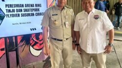 Sekjen Pengurus Besar Tinju Indonesia (Perbati) Hengky Silatang mengapresiasi pembangunan arena tinju di kolong flyover Susukan-Ciracas, Jakarta Timur. (Foto: ist/SP).