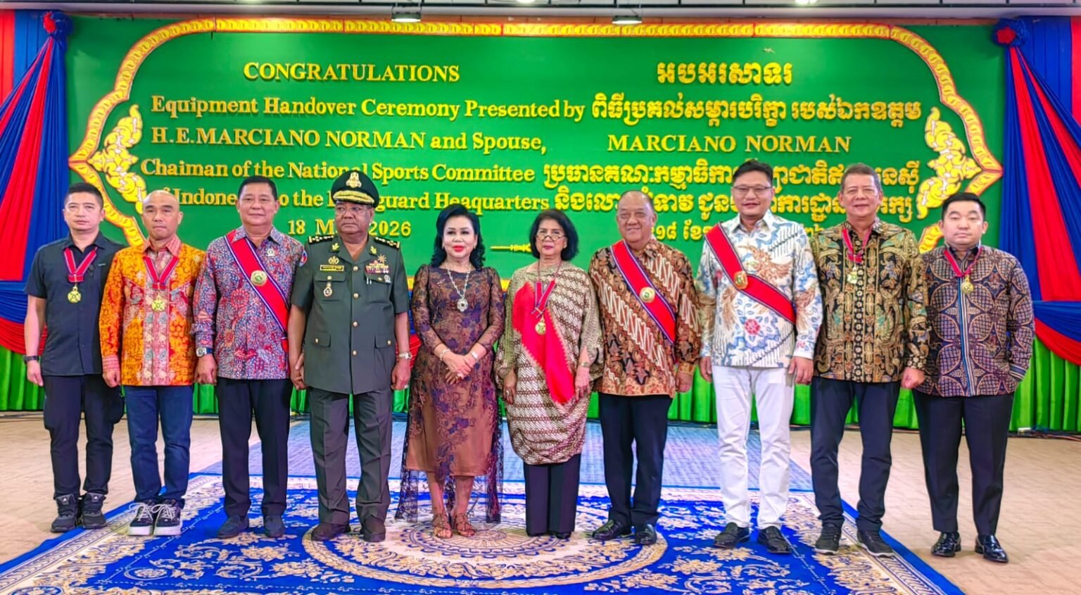 Ketua Umum KONI Pusat Letjen TNI Purn Marciano Norman bertemu Wakil Panglima Militer Kamboja Jenderal Hing Bun Hieng di Ta Khmau, Kamboja, untuk memperkuat diplomasi olahraga dan hubungan bilateral kedua negara. (Foto: koni).