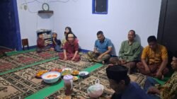 Satgas TMMD Ke-128 Kodim 0820 Probolinggo melaksanakan kegiatan Yasinan rutin malam Jumat bersama warga di Musholla Al Ikhwan Dusun Klagin RT 19 RW 07 Desa Brabe, Kecamatan Maron, Kabupaten Probolinggo. (Foto: ist)