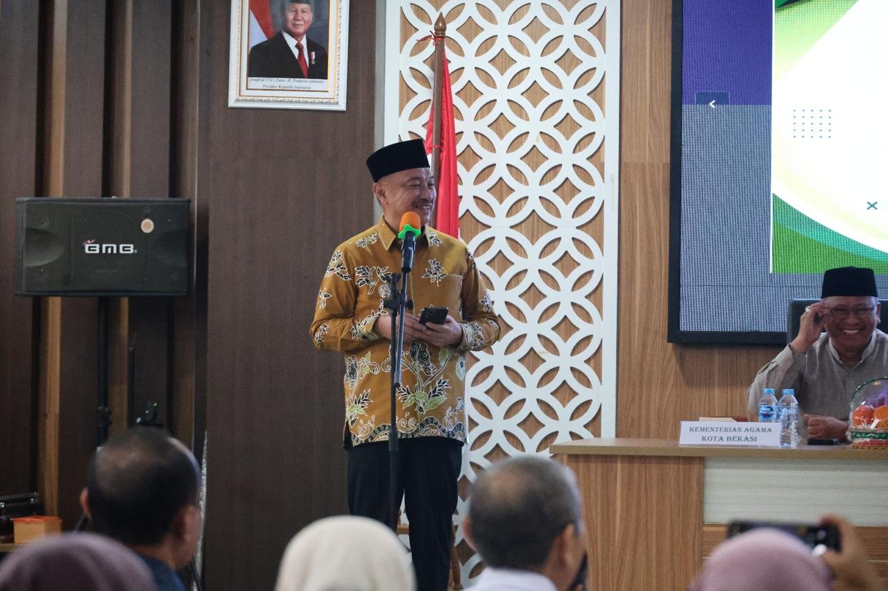 Wakil Wali Kota Bekasi Abdul Harris Bobihoe mengajak para camat dan lurah memperkuat kolaborasi dalam menjaga kerukunan umat beragama serta harmoni sosial di wilayah Kota Bekasi. (Foto: ist).