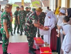 Penyerahan Sembako kepada Anak Yatim Warnai Kunjungan Tim Wasev Sterad TNI di Probolinggo