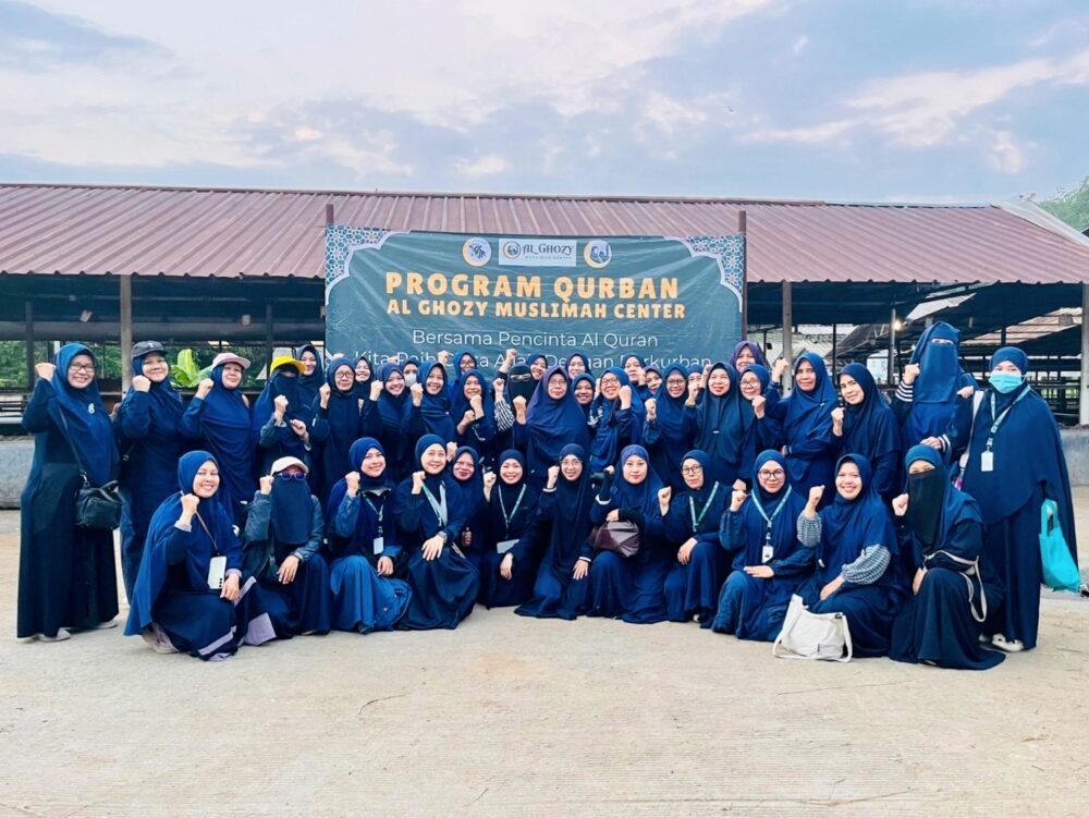 Al Ghozy Muslimah Center Bogor Salurkan 1.200 Paket Daging Kurban untuk Pengajar Al-Qur’an hingga Marbot
