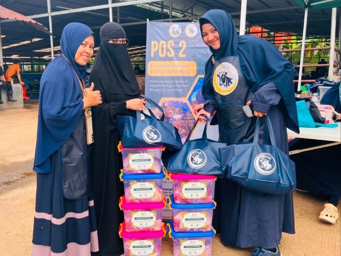 Al Ghozy Muslimah Center Bogor Salurkan 1.200 Paket Daging Kurban untuk Pengajar Al-Qur’an hingga Marbot