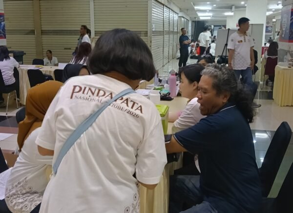 Pemred Mitrapol Dadang Rachmat Ikut Donor Darah di Gema Waisak Pindapata Nasional 2026