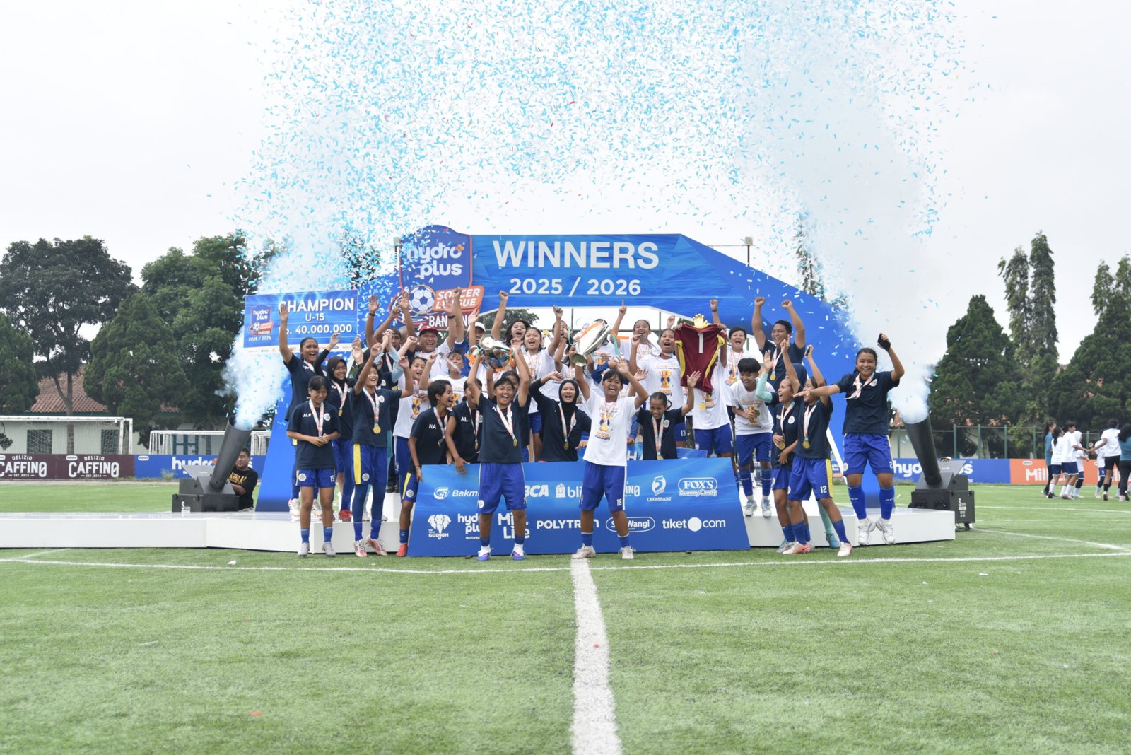 Para juara HYDROPLUS Soccer League Bandung memperoleh hadiah berupa uang pembinaan sebesar Rp40 juta dan runner-up mendapatkan Rp20 juta. (Foto: ist).