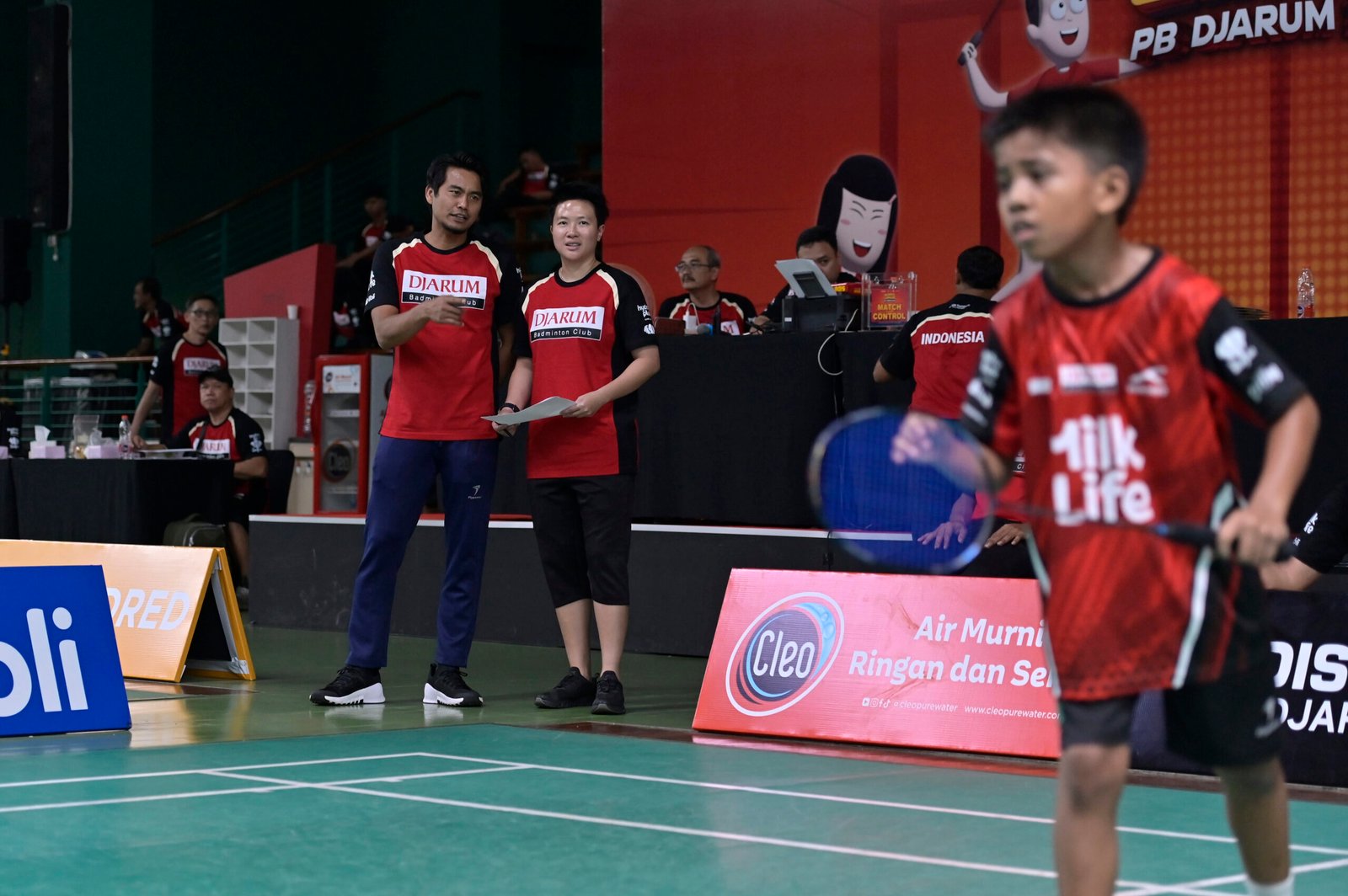 Legenda bulutangkis Indonesia menjadi Tim Pencari Bakat turut memantau potensi para peserta pada penyelenggaraan Audisi Umum PB Djarum 2025. (Foto: ist).