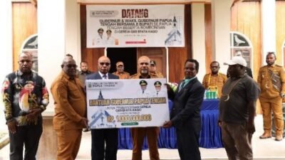 Gubernur Papua Tengah Serahkan Bantuan Rp 2 Miliar untuk Pembangunan Gereja di Kabupaten Puncak
