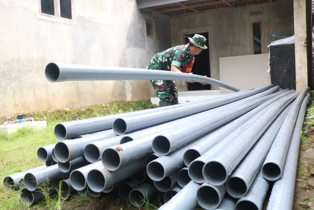 Satgas TMMD ke-128 Tuntaskan Pemasangan Pipanisasi SPAM di Dusun Kloangan