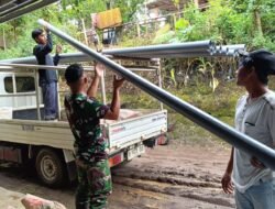 Satgas TMMD Ke-128 dan Warga Bahu Membahu Angkut Material ke Dusun Ledok dan Klagin