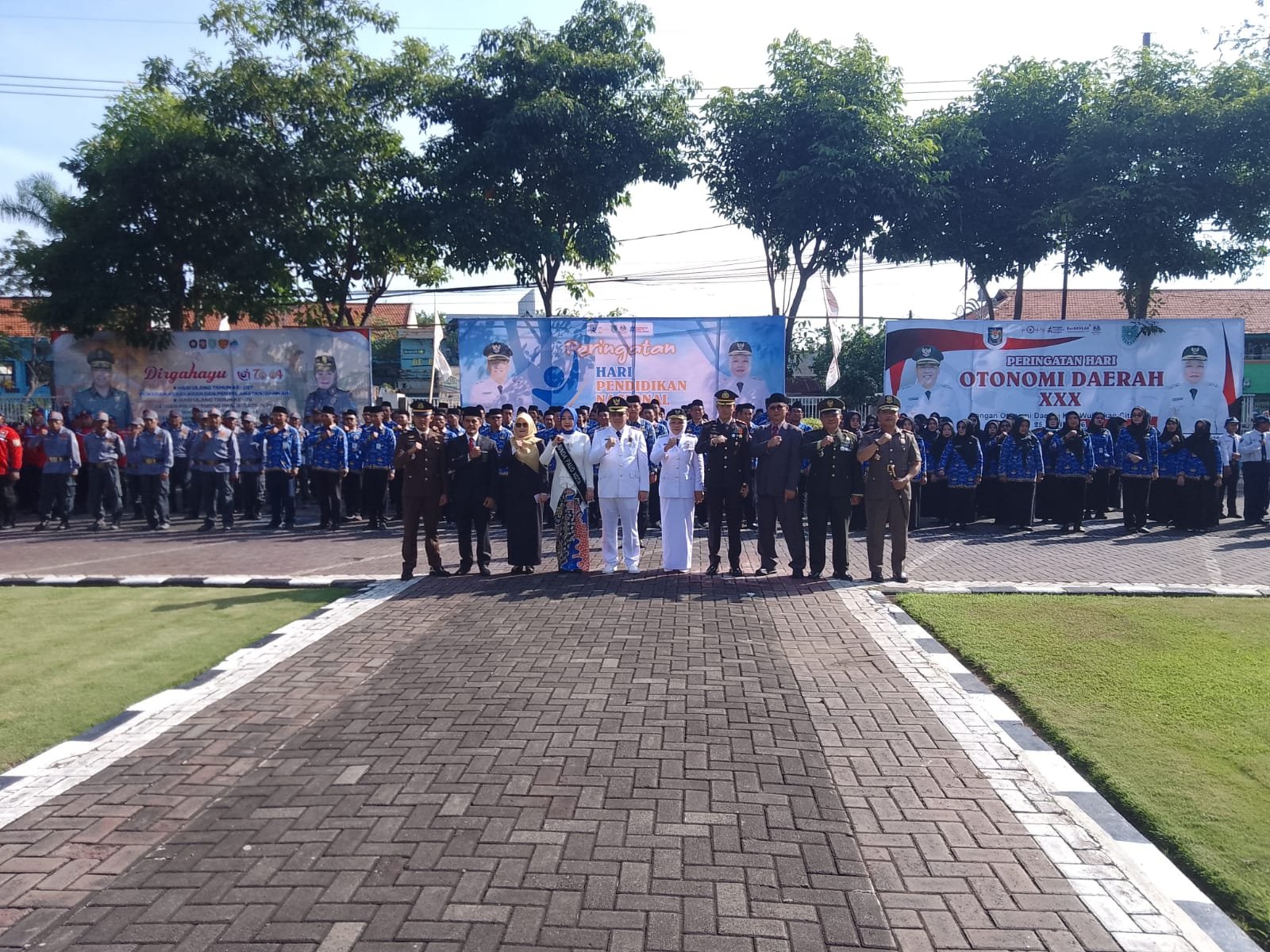 Kapten Inf Yahudin Mewakili Dandim 0820/Probolinggo Hadiri Upacara Peringatan Hari Pendidikan Nasional