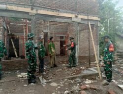 Dandim 0820 Probolinggo Tinjau Pembangunan Mushola Baiturrahim dan Serahkan Sembako untuk Warga Brabe