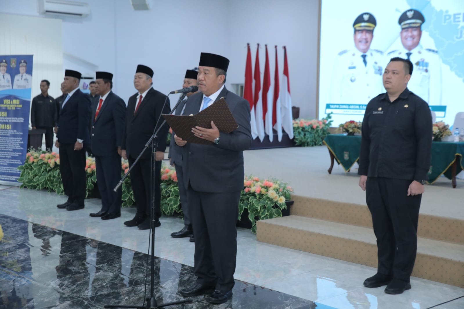 Bupati Asahan, Taufik Zainal Abidin, secara resmi memimpin upacara pengambilan sumpah dan pelantikan Pejabat Pimpinan Tinggi Pratama di lingkungan Pemerintah Kabupaten Asahan, Jumat (8/5/2026). (Foto: ist).