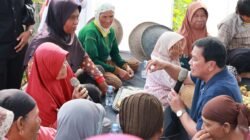 Bupati Tangerang Moch Maesyal Rasyid "ngariung" dengan warga di Desa Mekar Jaya, Kecamatan Sepatan. (Ist/sp)
