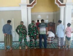 Tingkatkan Kemanunggalan, Satgas TMMD Ke-128 Sholat Asar Berjamaah Bersama Warga Desa Brabe
