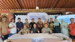 FOTO BERSAMA-Ketua IKA SPS UNNES, Irjen Pol Dr Susilo Teguh R, M.Si (duduk depan paling kiri) foto bersama para Pengurus, usai Silaturahim dan Rapat Kerja. (Foto Ist).