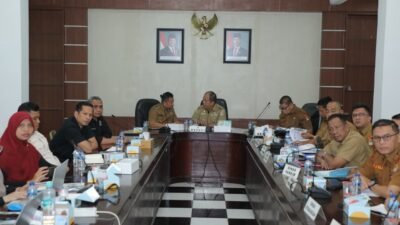 Bupati Asahan, Taufik Zainal Abidin S.Sos, M.Si, secara resmi menerima Laporan Akhir Feasibility Study (FS) atau Studi Kelayakan terkait rencana pembangunan Gerai UMKM Kabupaten Asahan pada Senin (11/05/2026). (Foto: ist).
