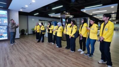 IPC Terminal Petikemas (IPC TPK) menerima kunjungan industri dari Fakultas Ekonomi dan Bisnis Universitas Indonesia sebagai bagian dari Program Jejak Pelabuhan pada Jumat (8/5) lalu. (Foto: ist).