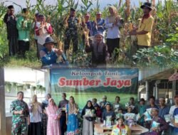 Perkuat Semangat Petani Wujudkan Ketahanan Pangan, Babinsa Suwayuwo Kawal Pembagian Bibit Jagung
