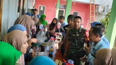 Kegiatan praktek tentang alur pengelolaan sampah, penanganan sampah rumah tangga serta pelatihan pembuatan Eco Enzyme digelar bagi masyarakat Desa Brabe, Kecamatan Maron, Kabupaten Probolinggo. (Foto: ist).