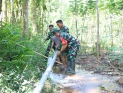 Proses Penyambungan Pipanisasi Libatkan Masyarakat Setempat