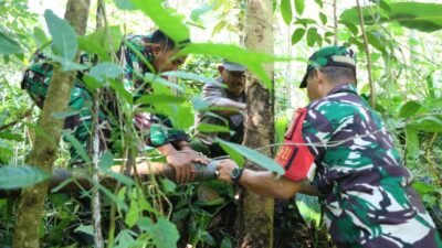 Aliran Harapan dari Brabe: Gotong Royong Satgas TMMD dan Warga Sambung Pipanisasi Air Bersih