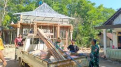 Pembangunan mushola program TMMD Ke-128 Kodim 0820 Probolinggo di Dusun Leduk, Desa Brabe, Kecamatan Maron, terus berjalan lancar seiring datangnya material kayu, semen, dan pasir secara bertahap. (Ist/sp)