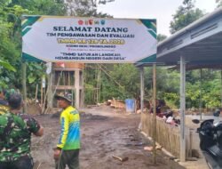 Satgas Bersama Warga Pasang Benner Sambut Tim Wasev Sterad TNI