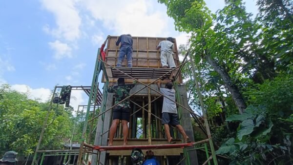 Pembangunan tandon SPAM di Dusun Klagin, Desa Brabe, Kabupaten Probolinggo, telah mencapai progres 85 persen. (Foto: ist)