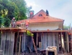 TMMD Ke-128 Fokus Selesaikan Bagian Atas Mushola di Dusun Klagin Desa Brabe