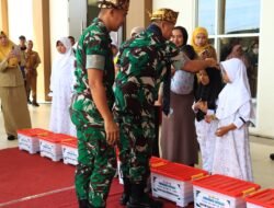 Sentuhan Kasih di Tengah TMMD, Anak Yatim Terima Sembako dari Tim Wasev Sterad TNI