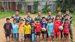 Satgas TMMD Reguler Ke-128 Kodim 0507/Bekasi tak hanya fokus membangun infrastruktur di Kelurahan Jatirangga, tetapi juga membangun kedekatan dengan warga melalui olahraga sore bersama anak-anak. (Foto: ist)