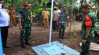 Tim Wasev Sterad Tinjau Pembangunan Tangki Septik Individual TMMD Ke-128 di Desa Brabe
