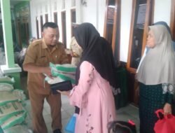 Kegiatan Non Fisik TMMD Ke-128, Dinas Ketahanan Pangan Berikan Bantuan Sembako kepada Warga Desa Brabe