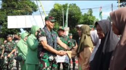 Kasdam V/Brawijaya Serahkan Bantuan Sembako Kepada Warga Desa Brabe