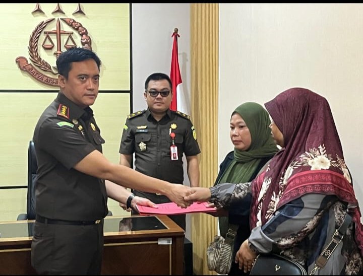 Kajari Kabupaten Tangerang Wahyudi Eko Husodo menyelesaikan perkara lewat RJ terhadap warga. (Ist)