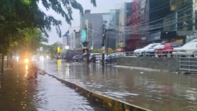 Banjir Rendam 4 RT dan Ruas Jalan di Jakarta, Sejumlah Pintu Air Berstatus Siaga III