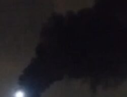 Kebakaran Gudang di Kalideres Picu Ledakan, Puluhan Mobil Damkar Dikerahkan
