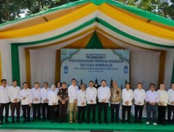 Serahkan 57 Sapi Kurban, Jaksa Agung: Kurban Wujud Solidaritas Sosial