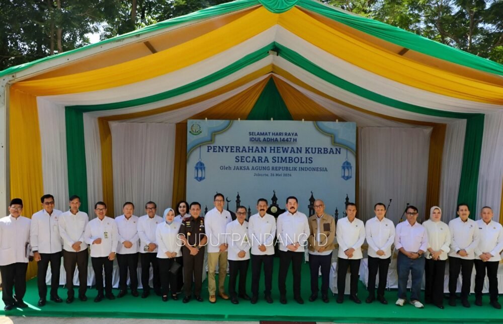 Serahkan 57 Sapi Kurban, Jaksa Agung: Kurban Wujud Solidaritas Sosial