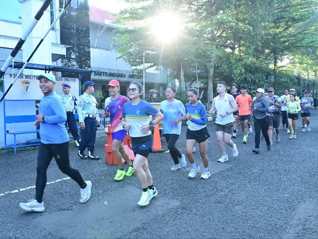 Olahraga Ceria di Lanud Husein Sastranegara, Warga Bandung Diajak Hidup Sehat