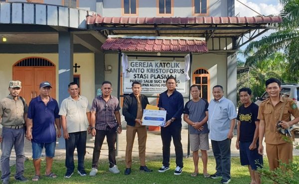 Jelang Hari Kenaikan Yesus Kristus, PalmCo Pasang PLTS Atap di Gereja Pedalaman Kalbar