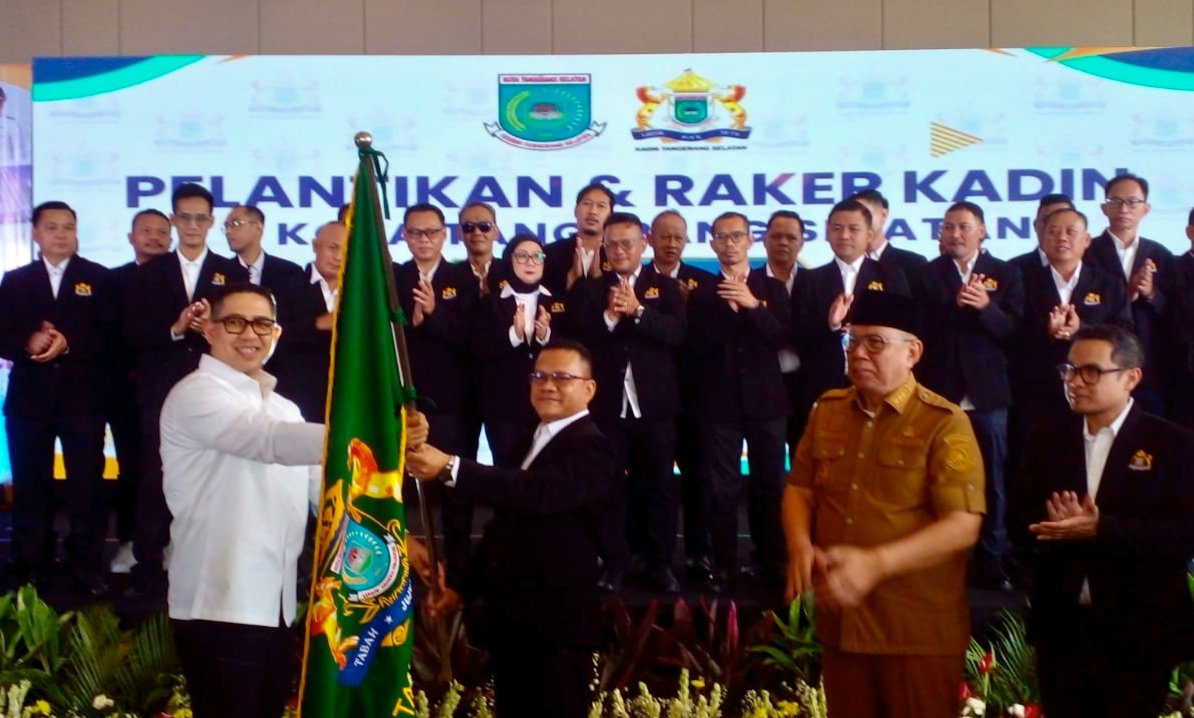 Hadiri Pelantikan Pengurus Kadin Tangsel, Benyamin Davnie Dorong Penguatan Ekonomi Daerah
