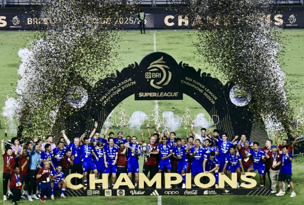 Persib Cetak Hattrick Juara ISL, Euforia Bobotoh Menggema di GBLA
