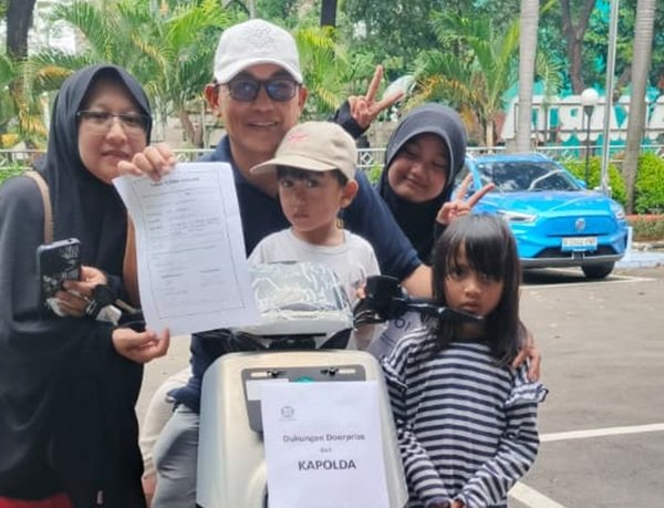 Kemeriahan Fun Walk Dewan Pers, Putri Pengurus SMSI Pusat Dapat Doorprize Motor Listrik