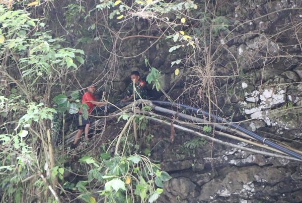 Terabas Hutan dan Tebing Curam, Satgas TMMD Perjuangkan Air Bersih di Lereng Probolinggo