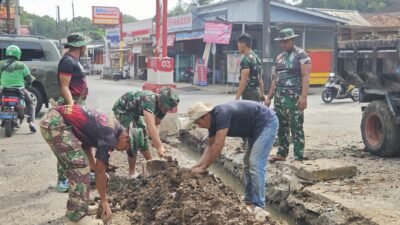 Menjelang penutupan TMMD Ke-128, Satgas Kodim 0507/Bekasi bersama warga menuntaskan revitalisasi Jalan Simin Gaer di Kelurahan Jatirangga, Kecamatan Jatisampurna. (Foto: ist/sp)