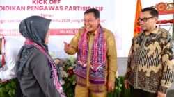 Bupati Tangerang, Moch Maesyal Rasyid (tengah) bersama Anggota Bawaslu RI, Lolly Suhenty saat "kick off" Peluncuran Nasional Pendidikan Pengawas Partisipatif 2026. (Ist)