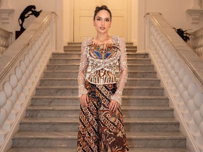 Cinta Laura