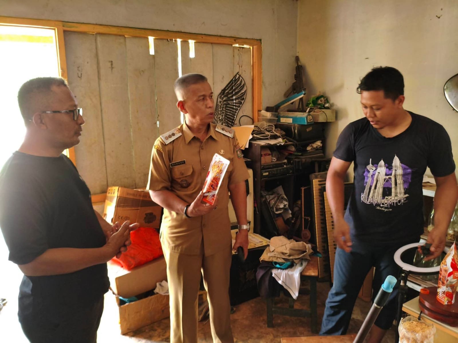 Inovasi UMKM Desa Sidomulyo patut diapresiasi. Produk Jamur Crispy milik Arif Mushroom sukses menembus pasar Malaysia dan menjadi bukti bahwa usaha desa mampu bersaing di tingkat internasional. (Foto: ist/sp)