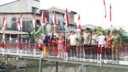 Pangdam Jaya Letjen TNI Deddy Suryadi, S.I.P., M.Si., meresmikan Jembatan Garuda dan Gentengisasi yang berada di wilayah Kodam Jaya sebagai bentuk dukungan terhadap peningkatan konektivitas, mobilitas masyarakat, serta penguatan infrastruktur yang terpusat di Kel, Pademangan Jakarta Uatara Jumat (8/5/2026). (Foto: ist)